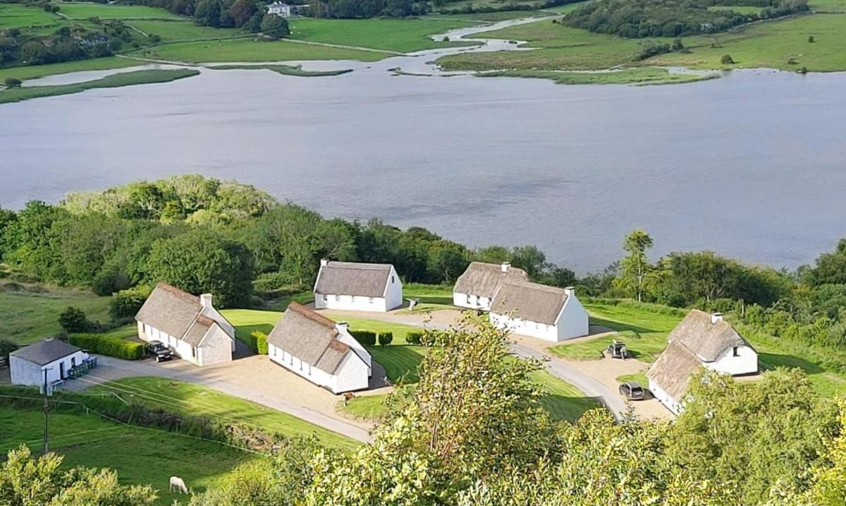 Corofin Lake Cottages Eksteriør bilde