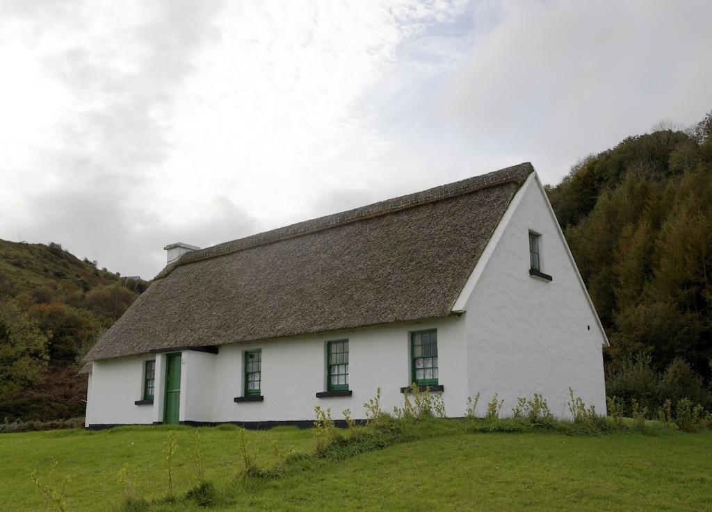 Corofin Lake Cottages Rom bilde